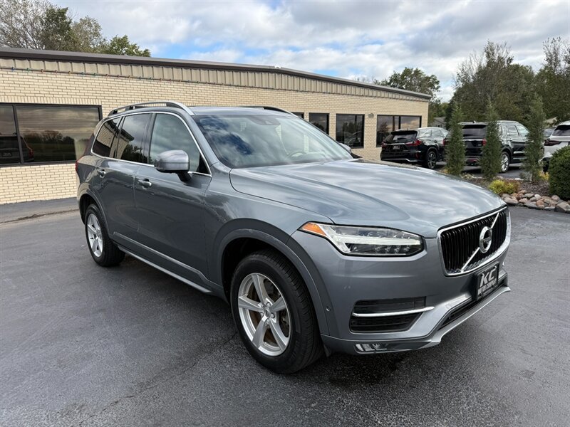 Used 2017 Volvo XC90 T5 Momentum w/ Vision Package FWD image 5
