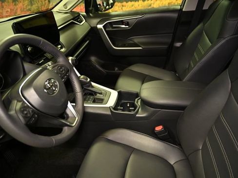 Used 2025 Toyota RAV4 XLE Premium image 22