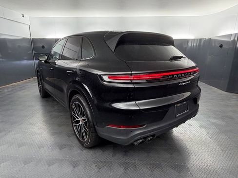 Certified 2025 Porsche Cayenne S image 3