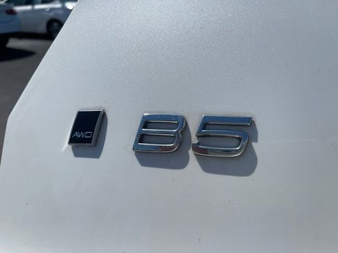 Used 2023 Volvo XC40 B5 Plus AWD/4WD image 13