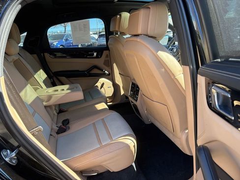 Used 2020 Porsche Cayenne S image 22