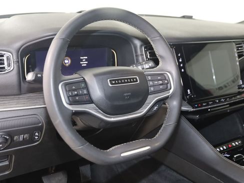 Used 2022 Jeep Wagoneer Series II AWD/4WD image 6