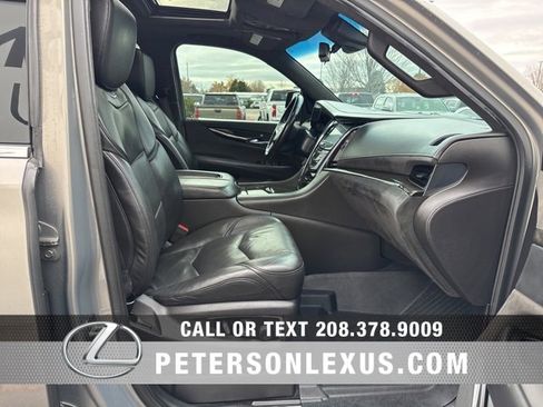 Used 2018 Cadillac Escalade Platinum image 12
