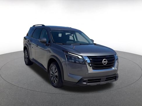 Used 2025 Nissan Pathfinder SV AWD/4WD image 3