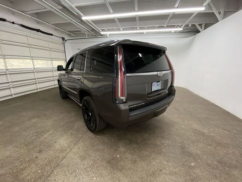 Used 2020 Cadillac Escalade Platinum image 4