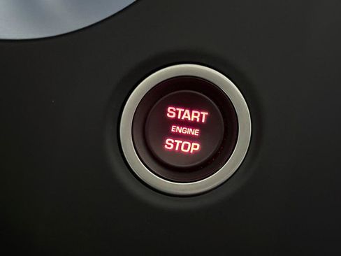 Used 2020 Jaguar E-PACE SE image 37