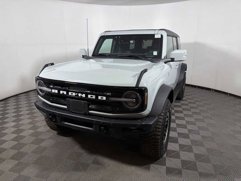 Used 2022 Ford Bronco Outer Banks w/ Sasquatch Package AWD/4WD image 3