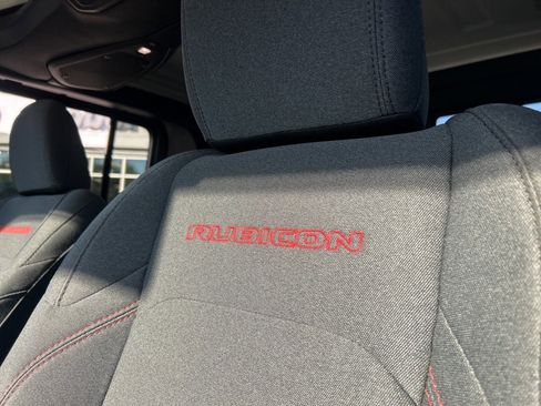 Certified 2024 Jeep Gladiator Rubicon w/ Technology Group image 12