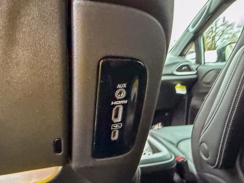 New 2026 Chrysler Pacifica Select image 25