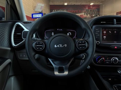 Used 2023 Kia Soul FWD image 31
