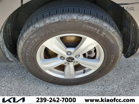 Used 2025 Kia Sorento LX FWD image 7