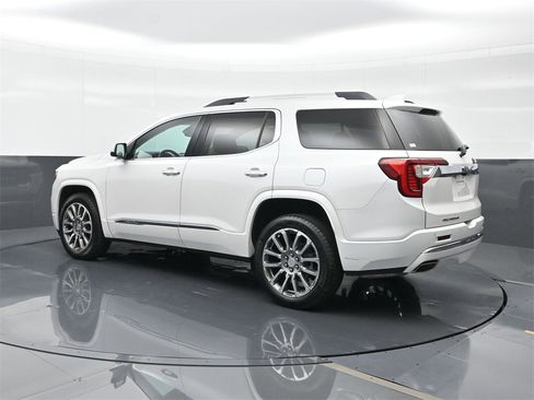 Used 2023 GMC Acadia Denali image 3