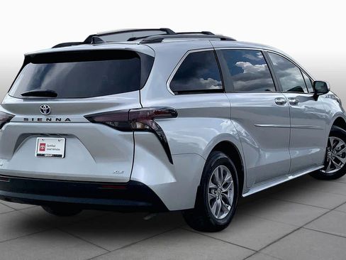 Used 2025 Toyota Sienna XLE w/ XLE Plus Package FWD image 13