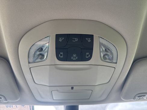 Used 2024 Chrysler Pacifica Limited FWD image 36