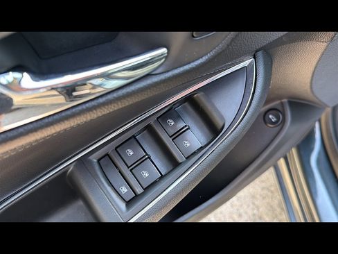 Used 2018 Chevrolet Cruze Premier FWD image 8