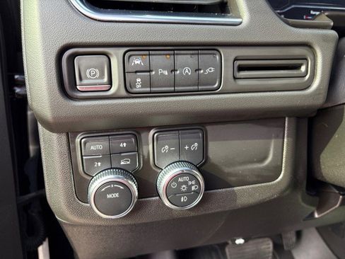 Used 2022 GMC Yukon XL SLT image 7