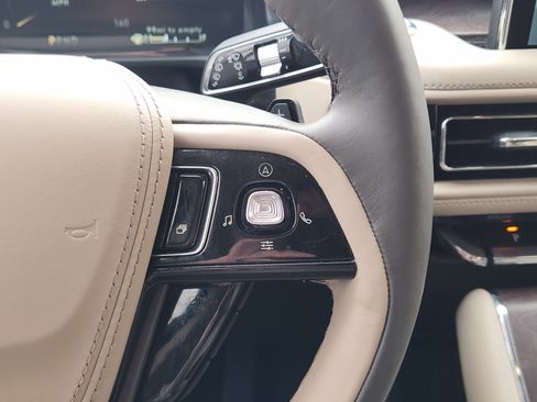 Used 2023 Lincoln Aviator Reserve w/ Equipment Group 201A image 38