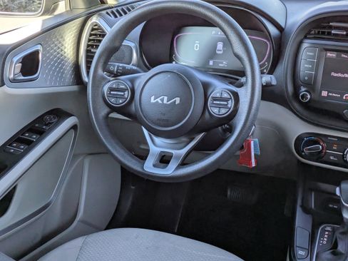 Used 2023 Kia Soul LX image 16