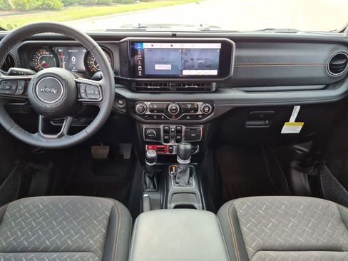 Used 2025 Jeep Gladiator Mojave AWD/4WD image 19