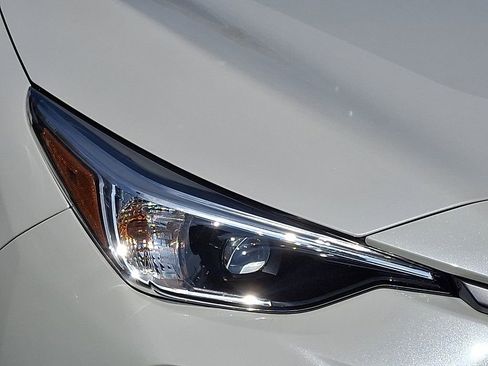 Used 2025 Subaru Crosstrek 2.0i Premium image 9