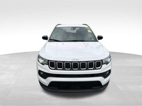 Used 2024 Jeep Compass Latitude AWD/4WD image 3