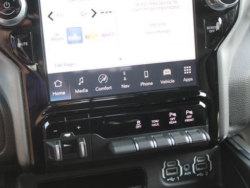 Used 2024 RAM 1500 Laramie AWD/4WD image 24