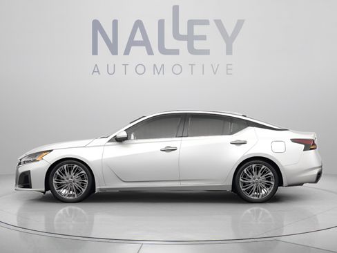 Used 2024 Nissan Altima 2.0 SR FWD image 2