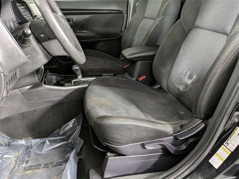 Used 2019 Mitsubishi Outlander ES image 12