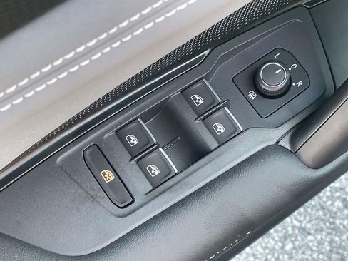 New 2026 Volkswagen Tiguan SE R-Line AWD/4WD image 19