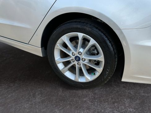 Used 2019 Ford Fusion SE image 9