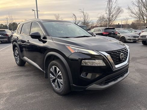 Used 2021 Nissan Rogue SV w/ Premium Package image 3