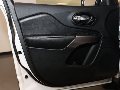 Used 2021 Jeep Cherokee Limited image 23