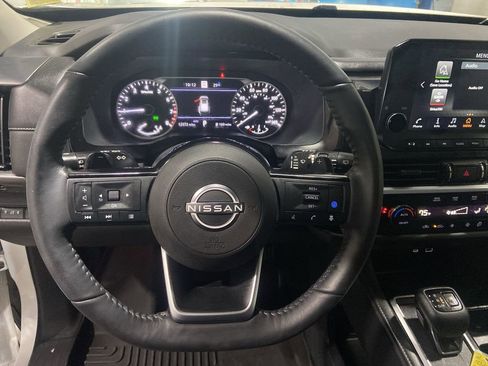 Used 2024 Nissan Pathfinder SL image 11
