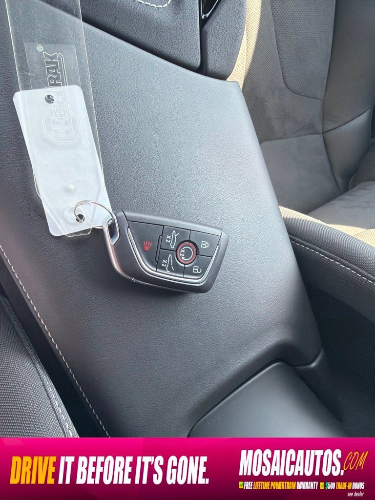 Used 2024 Chevrolet Corvette Stingray Preferred Cpe w/ Z51 Performance Package RWD image 27