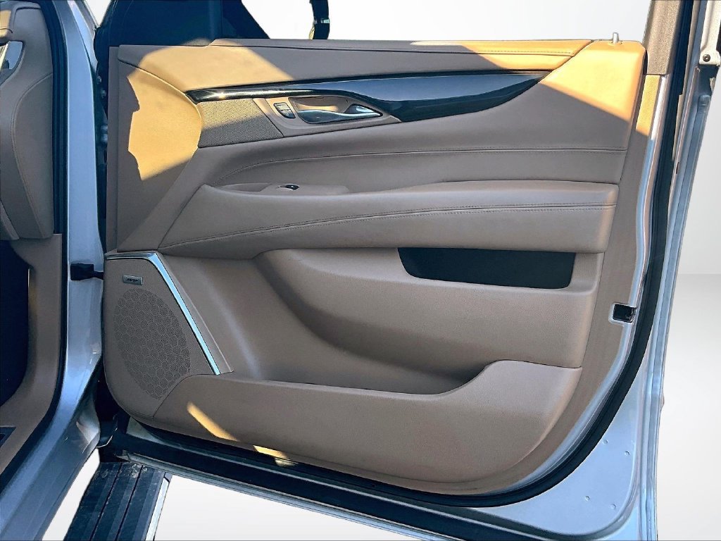 Used 2018 Cadillac Escalade ESV Platinum AWD/4WD image 22