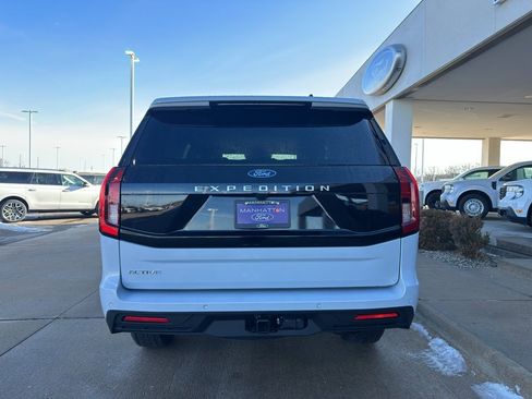 New 2026 Ford Expedition Active image 9