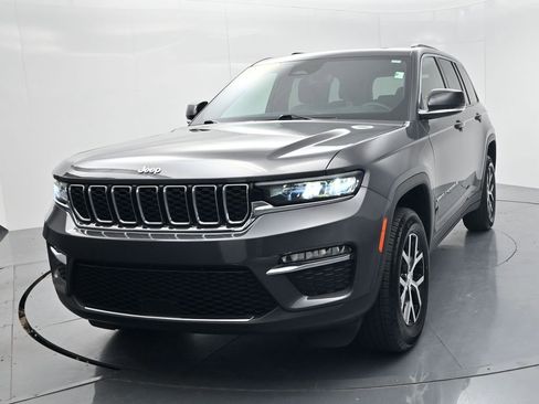 Used 2024 Jeep Grand Cherokee Limited w/ Trailer Tow Package AWD/4WD image 3