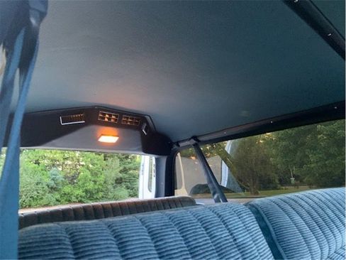 Used 1991 GMC Suburban 4WD image 27