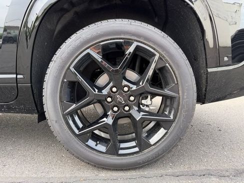 New 2026 Chevrolet Traverse RS w/ LPO, Floor Liner Package AWD/4WD image 5