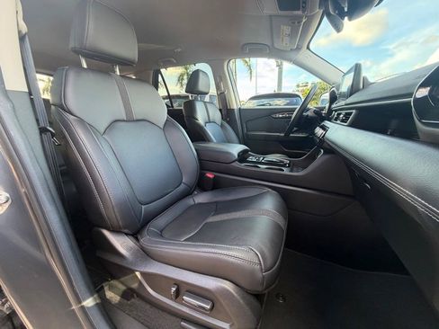 Used 2025 Honda Pilot EX-L image 16