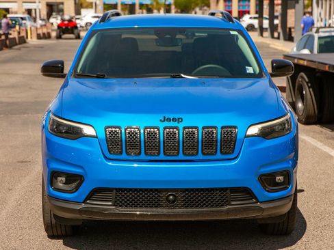 Used 2023 Jeep Cherokee Altitude Lux AWD/4WD image 3