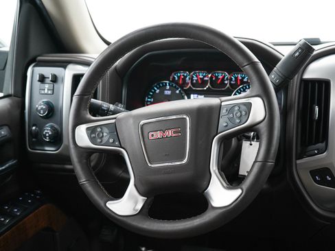 Used 2018 GMC Sierra 1500 SLT w/ SLT Preferred Package AWD/4WD image 17