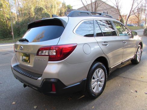 Used 2019 Subaru Outback 2.5i Premium w/ Popular Package #2 image 6