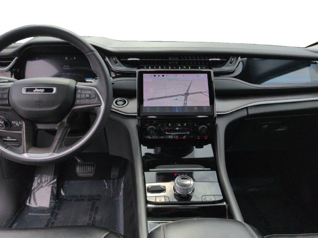 Used 2023 Jeep Grand Cherokee 4WD 4xe w/ Luxury Tech Group II image 11