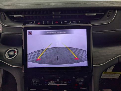 New 2025 Jeep Grand Cherokee Limited image 2