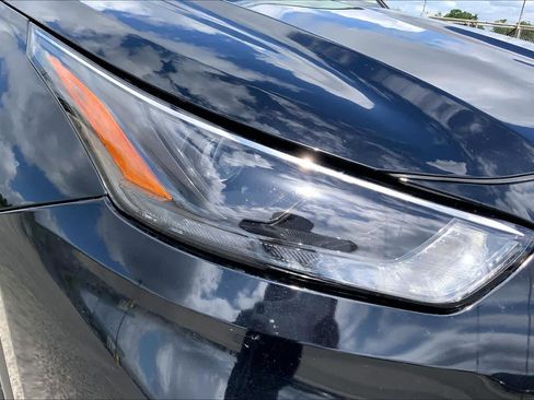 Used 2023 Toyota Highlander XLE image 27