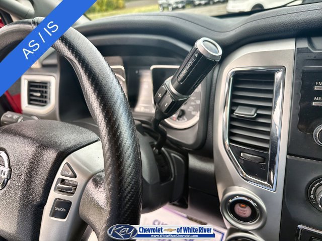 Used 2017 Nissan Titan SV AWD/4WD image 16