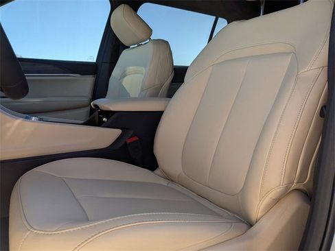 New 2025 Jeep Grand Cherokee L Limited image 14