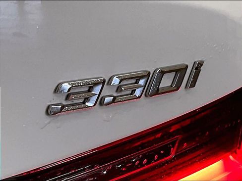 Used 2025 BMW 330i Sedan w/ Convenience Package image 11