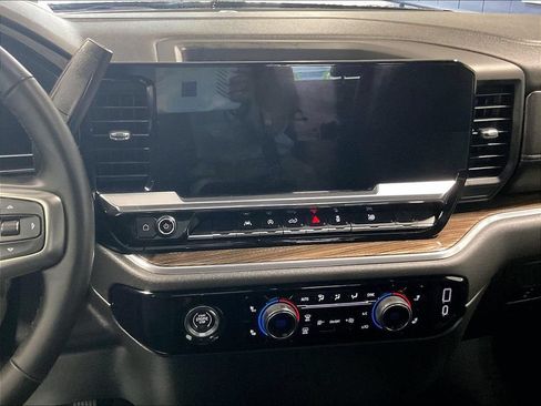 Used 2023 Chevrolet Silverado 1500 LT AWD/4WD image 18